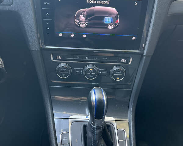 Серый Фольксваген e-Golf, объемом двигателя 0 л и пробегом 158 тыс. км за 13400 $, фото 10 на Automoto.ua