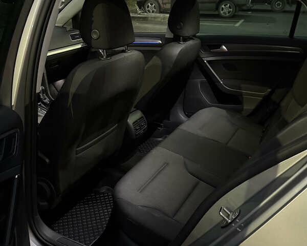 Серый Фольксваген e-Golf, объемом двигателя 0 л и пробегом 94 тыс. км за 12200 $, фото 17 на Automoto.ua