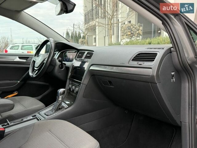Сірий Фольксваген e-Golf, об'ємом двигуна 0 л та пробігом 115 тис. км за 11999 $, фото 32 на Automoto.ua
