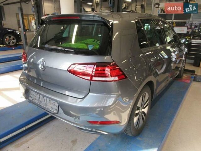 Серый Фольксваген e-Golf, объемом двигателя 0 л и пробегом 141 тыс. км за 13399 $, фото 9 на Automoto.ua