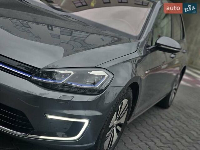 Серый Фольксваген e-Golf, объемом двигателя 0 л и пробегом 191 тыс. км за 14300 $, фото 2 на Automoto.ua