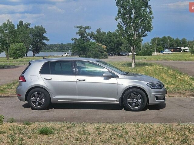 Серый Фольксваген e-Golf, объемом двигателя 0 л и пробегом 117 тыс. км за 12730 $, фото 2 на Automoto.ua