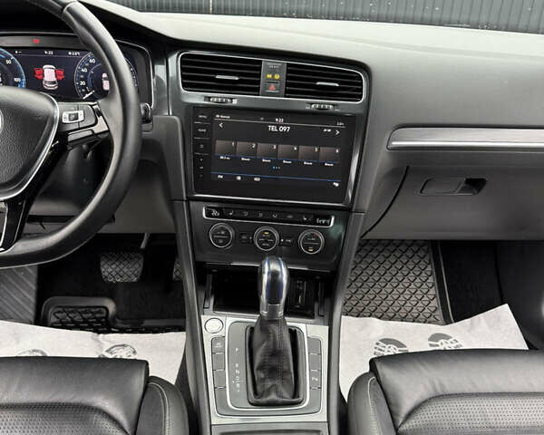 Серый Фольксваген e-Golf, объемом двигателя 0 л и пробегом 100 тыс. км за 13900 $, фото 28 на Automoto.ua