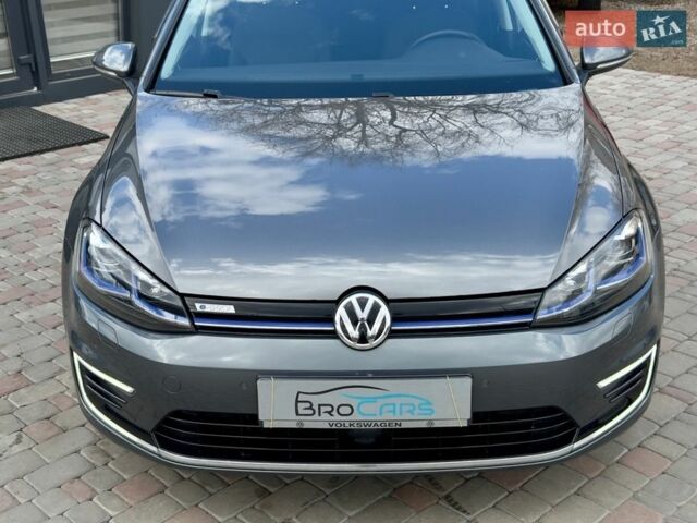 Серый Фольксваген e-Golf, объемом двигателя 0 л и пробегом 106 тыс. км за 12800 $, фото 4 на Automoto.ua