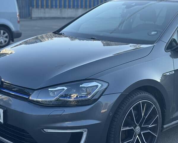 Серый Фольксваген e-Golf, объемом двигателя 0 л и пробегом 92 тыс. км за 19100 $, фото 3 на Automoto.ua