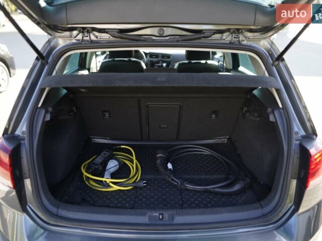 Серый Фольксваген e-Golf, объемом двигателя 0 л и пробегом 135 тыс. км за 13200 $, фото 22 на Automoto.ua
