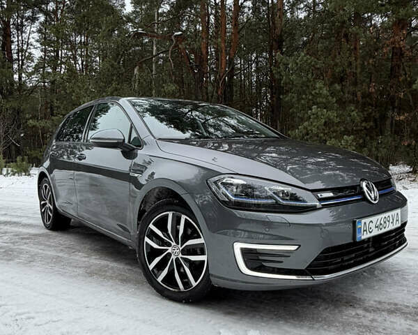Серый Фольксваген e-Golf, объемом двигателя 0 л и пробегом 159 тыс. км за 12300 $, фото 12 на Automoto.ua
