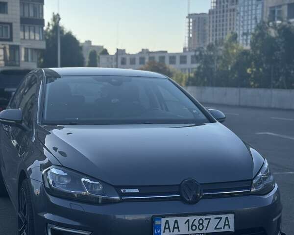 Серый Фольксваген e-Golf, объемом двигателя 0 л и пробегом 92 тыс. км за 19100 $, фото 6 на Automoto.ua