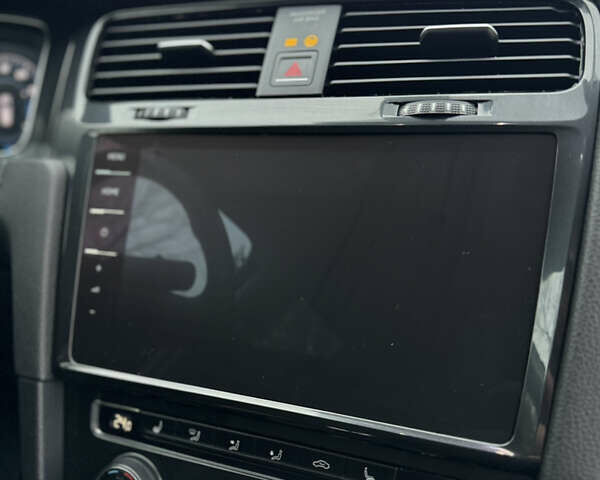 Серый Фольксваген e-Golf, объемом двигателя 0 л и пробегом 61 тыс. км за 14500 $, фото 17 на Automoto.ua