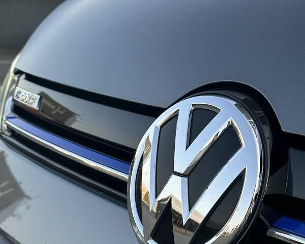 Серый Фольксваген e-Golf, объемом двигателя 0 л и пробегом 114 тыс. км за 15500 $, фото 29 на Automoto.ua