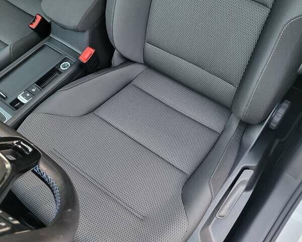 Серый Фольксваген e-Golf, объемом двигателя 0 л и пробегом 51 тыс. км за 13600 $, фото 15 на Automoto.ua