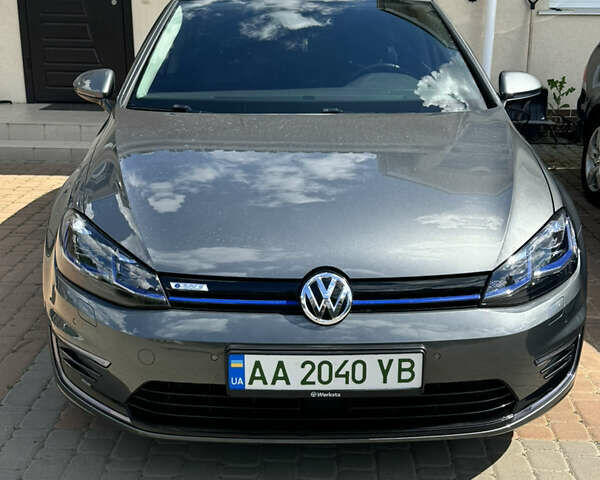 Серый Фольксваген e-Golf, объемом двигателя 0 л и пробегом 91 тыс. км за 16000 $, фото 2 на Automoto.ua