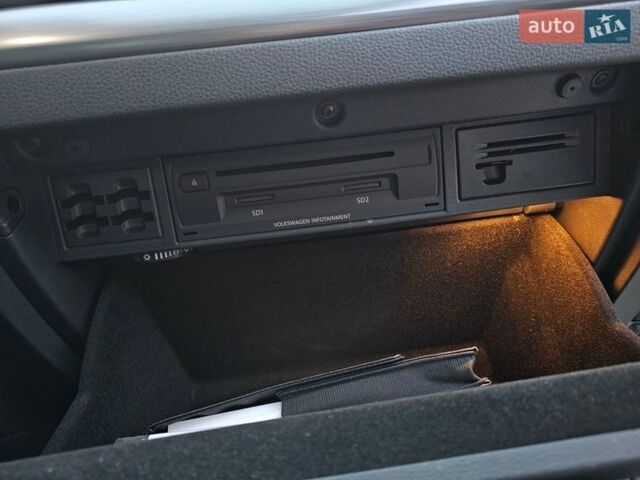 Серый Фольксваген e-Golf, объемом двигателя 0 л и пробегом 80 тыс. км за 13200 $, фото 50 на Automoto.ua