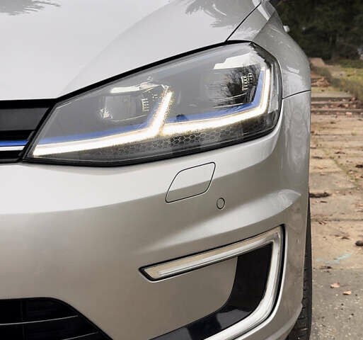 Серый Фольксваген e-Golf, объемом двигателя 0 л и пробегом 61 тыс. км за 14500 $, фото 15 на Automoto.ua