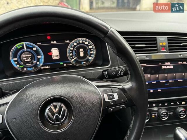 Серый Фольксваген e-Golf, объемом двигателя 0 л и пробегом 202 тыс. км за 13700 $, фото 8 на Automoto.ua