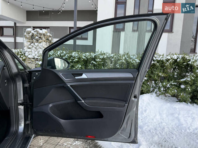 Серый Фольксваген e-Golf, объемом двигателя 0 л и пробегом 115 тыс. км за 12600 $, фото 41 на Automoto.ua