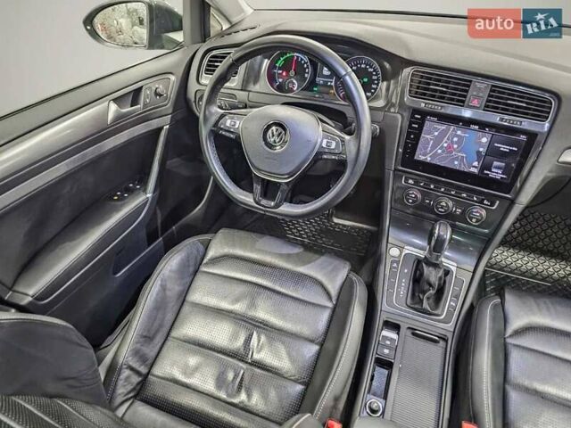 Серый Фольксваген e-Golf, объемом двигателя 0 л и пробегом 122 тыс. км за 12884 $, фото 14 на Automoto.ua