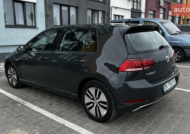 Серый Фольксваген e-Golf, объемом двигателя 0 л и пробегом 60 тыс. км за 16500 $, фото 2 на Automoto.ua