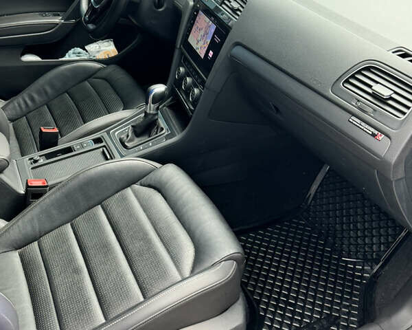 Серый Фольксваген e-Golf, объемом двигателя 0 л и пробегом 91 тыс. км за 16000 $, фото 12 на Automoto.ua