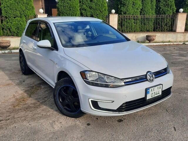 Серый Фольксваген e-Golf, объемом двигателя 0 л и пробегом 119 тыс. км за 12300 $, фото 8 на Automoto.ua