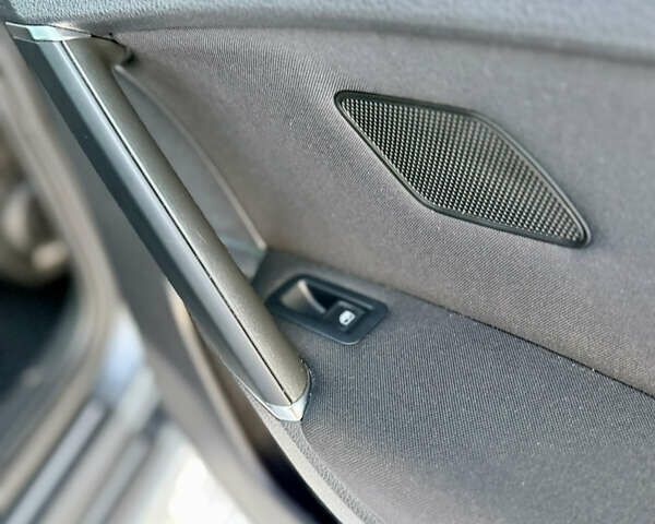 Сірий Фольксваген e-Golf, об'ємом двигуна 0 л та пробігом 90 тис. км за 12999 $, фото 33 на Automoto.ua