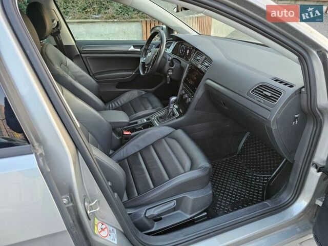 Серый Фольксваген e-Golf, объемом двигателя 0 л и пробегом 80 тыс. км за 13200 $, фото 22 на Automoto.ua