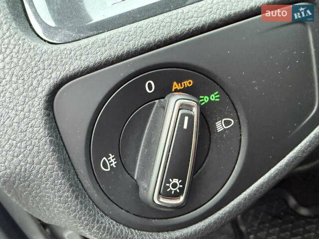 Серый Фольксваген e-Golf, объемом двигателя 0 л и пробегом 129 тыс. км за 12300 $, фото 39 на Automoto.ua