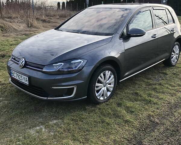 Серый Фольксваген e-Golf, объемом двигателя 0 л и пробегом 48 тыс. км за 18300 $, фото 4 на Automoto.ua