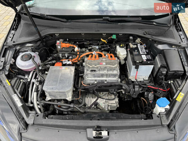 Серый Фольксваген e-Golf, объемом двигателя 0 л и пробегом 75 тыс. км за 12650 $, фото 32 на Automoto.ua