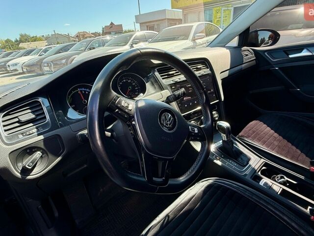 Серый Фольксваген e-Golf, объемом двигателя 0 л и пробегом 161 тыс. км за 12499 $, фото 4 на Automoto.ua