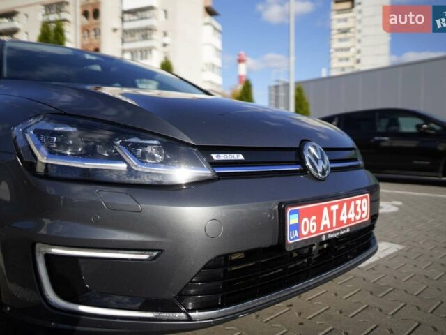 Серый Фольксваген e-Golf, объемом двигателя 0 л и пробегом 135 тыс. км за 13200 $, фото 10 на Automoto.ua