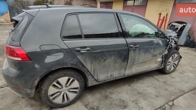 Серый Фольксваген e-Golf, объемом двигателя 0 л и пробегом 60 тыс. км за 7000 $, фото 2 на Automoto.ua