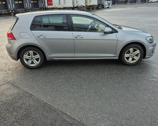 Серый Фольксваген e-Golf, объемом двигателя 0 л и пробегом 100 тыс. км за 10999 $, фото 33 на Automoto.ua