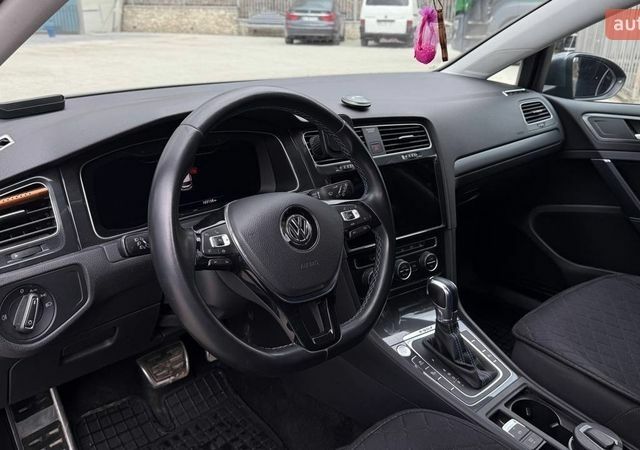 Серый Фольксваген e-Golf, объемом двигателя 0 л и пробегом 103 тыс. км за 15300 $, фото 15 на Automoto.ua