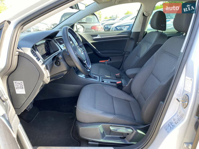 Серый Фольксваген e-Golf, объемом двигателя 0 л и пробегом 130 тыс. км за 13800 $, фото 10 на Automoto.ua