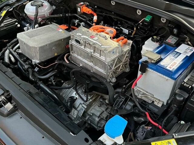 Серый Фольксваген e-Golf, объемом двигателя 0 л и пробегом 80 тыс. км за 16200 $, фото 8 на Automoto.ua
