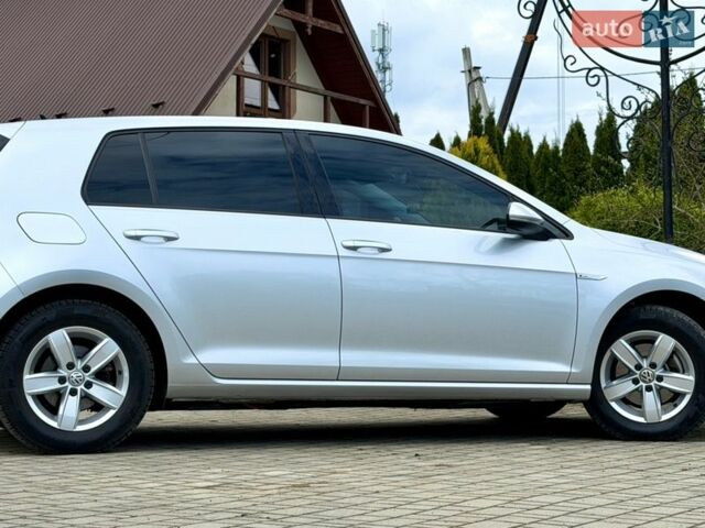 Серый Фольксваген e-Golf, объемом двигателя 0 л и пробегом 69 тыс. км за 13632 $, фото 33 на Automoto.ua