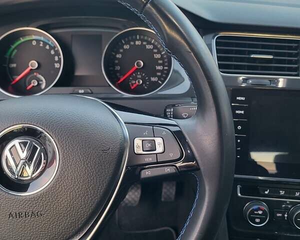 Серый Фольксваген e-Golf, объемом двигателя 0 л и пробегом 51 тыс. км за 13600 $, фото 9 на Automoto.ua