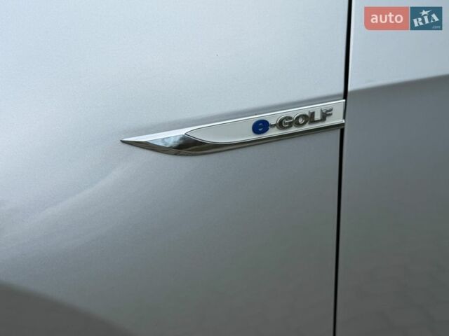 Серый Фольксваген e-Golf, объемом двигателя 0 л и пробегом 69 тыс. км за 13995 $, фото 18 на Automoto.ua