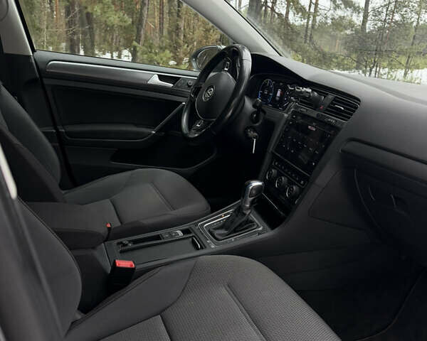 Серый Фольксваген e-Golf, объемом двигателя 0 л и пробегом 159 тыс. км за 12300 $, фото 29 на Automoto.ua