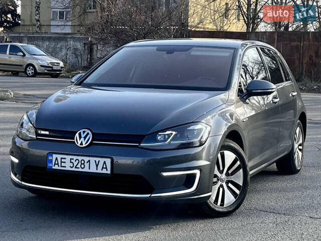 Серый Фольксваген e-Golf, объемом двигателя 0 л и пробегом 158 тыс. км за 13400 $, фото 2 на Automoto.ua