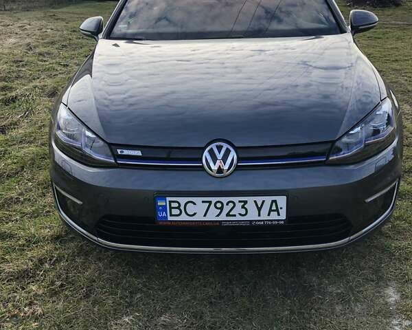 Серый Фольксваген e-Golf, объемом двигателя 0 л и пробегом 48 тыс. км за 18300 $, фото 2 на Automoto.ua