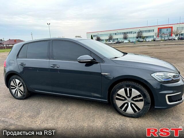 Серый Фольксваген e-Golf, объемом двигателя 0 л и пробегом 47 тыс. км за 16700 $, фото 5 на Automoto.ua