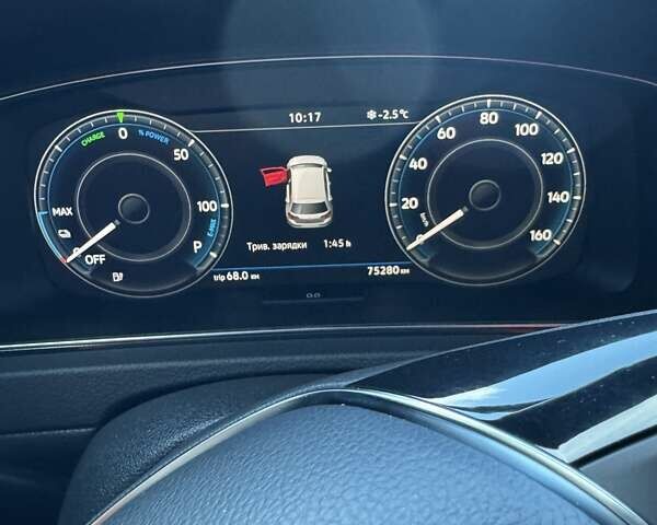 Серый Фольксваген e-Golf, объемом двигателя 0 л и пробегом 78 тыс. км за 13900 $, фото 6 на Automoto.ua