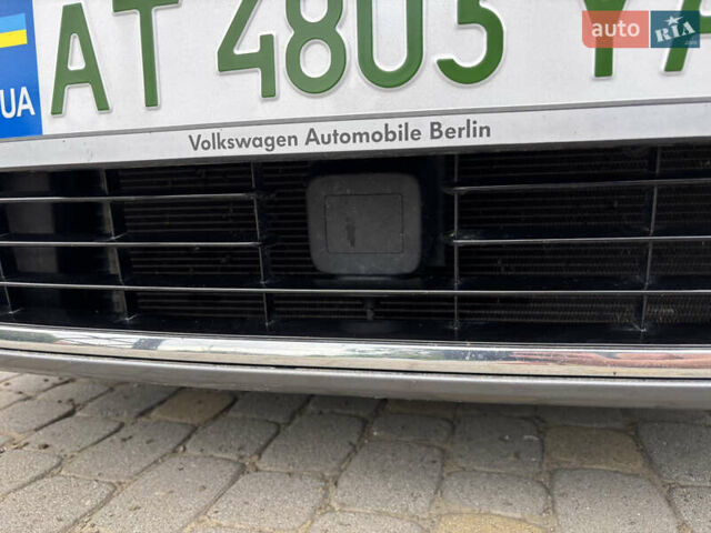 Серый Фольксваген e-Golf, объемом двигателя 0 л и пробегом 75 тыс. км за 12650 $, фото 22 на Automoto.ua