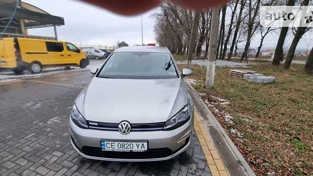 Серый Фольксваген e-Golf, объемом двигателя 0 л и пробегом 107 тыс. км за 15700 $, фото 1 на Automoto.ua