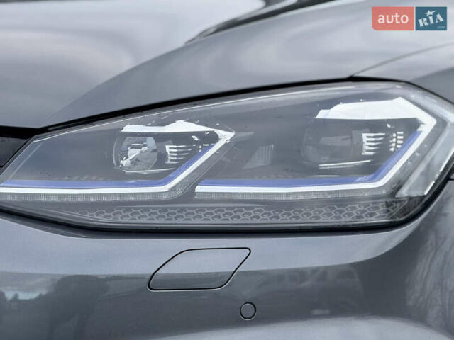 Серый Фольксваген e-Golf, объемом двигателя 0 л и пробегом 100 тыс. км за 13900 $, фото 6 на Automoto.ua