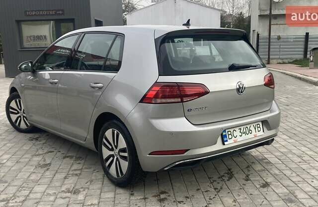 Серый Фольксваген e-Golf, объемом двигателя 0 л и пробегом 80 тыс. км за 16400 $, фото 5 на Automoto.ua