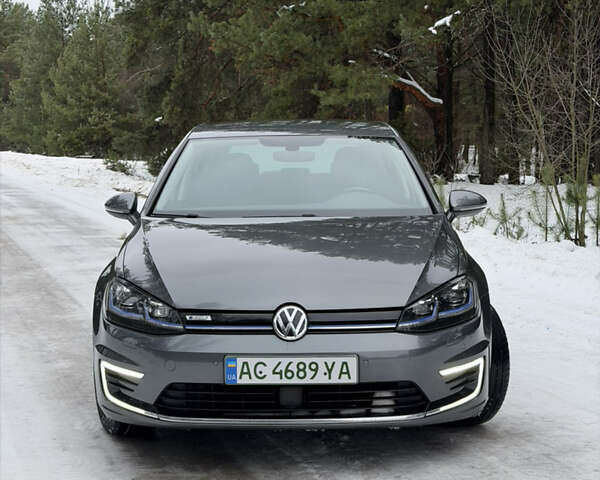 Серый Фольксваген e-Golf, объемом двигателя 0 л и пробегом 159 тыс. км за 12300 $, фото 4 на Automoto.ua