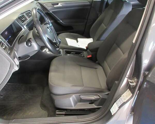Серый Фольксваген e-Golf, объемом двигателя 0 л и пробегом 141 тыс. км за 13399 $, фото 5 на Automoto.ua